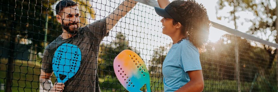 BOLAS RÁPIDAS E NO CORPO NO BEACH TENNIS: COMO FAZER?