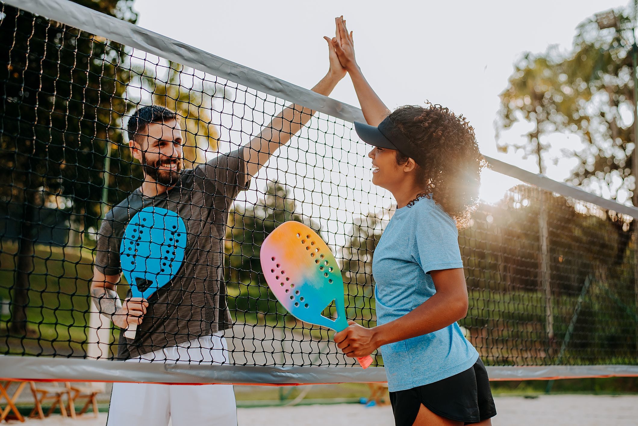 BOLAS RÁPIDAS E NO CORPO NO BEACH TENNIS: COMO FAZER?