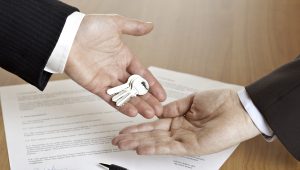 Reparos no imóvel alugado: o que é dever do locador e do locatário