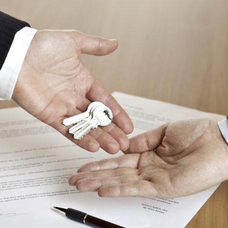 Reparos no imóvel alugado: o que é dever do locador e do locatário